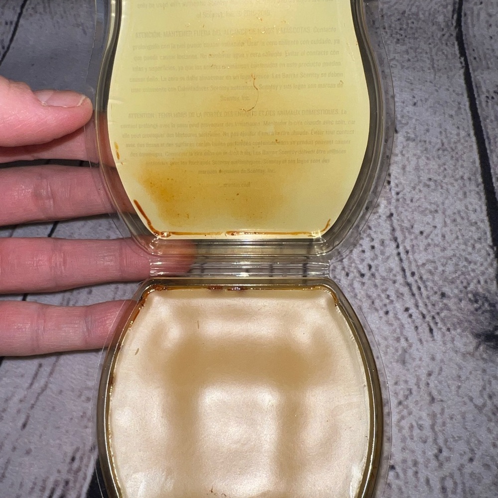Scentsy‎ Discontinued Apple Butter Frosting Wax Warmer Bar - Picture 3 of 4